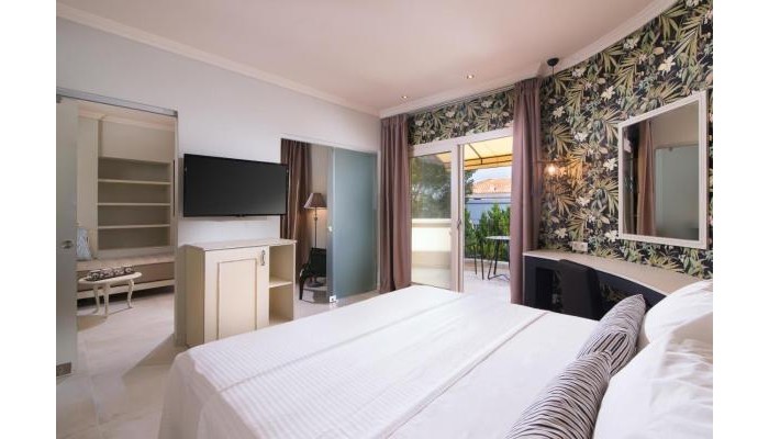 Hotel Neikos Mediterraneo Luxury Suites poza 4