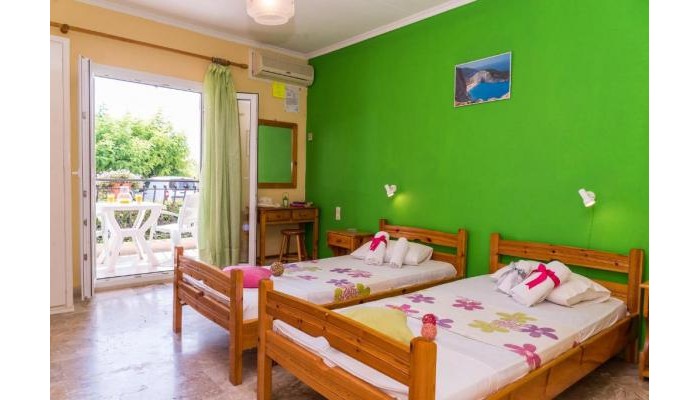 Roussas Studios And Apartments poza 4