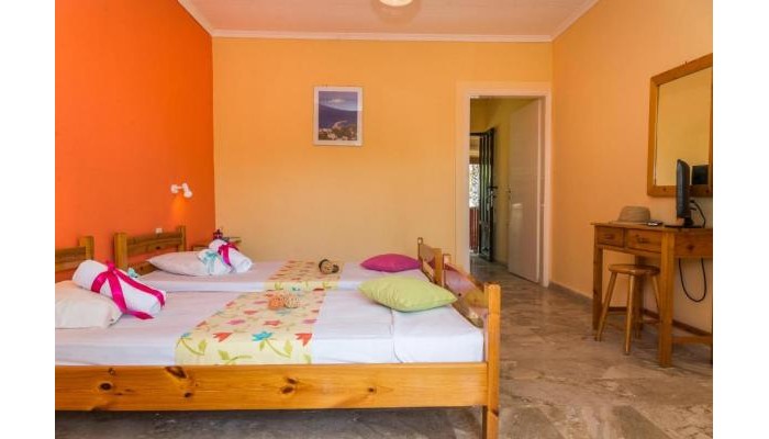 Roussas Studios And Apartments poza 6