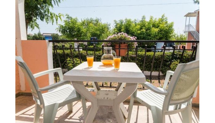 Roussas Studios And Apartments poza 15