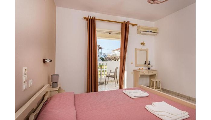 Tassia Studios poza 2