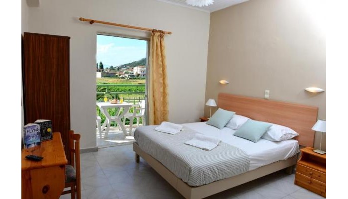 Dennis Studios Alykanas poza 4