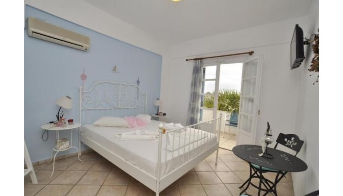 Manos Syros Apartments poza 2