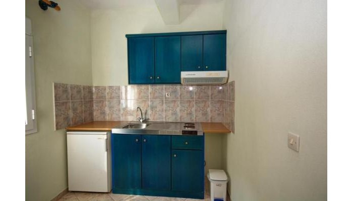 Elena Studios poza 2