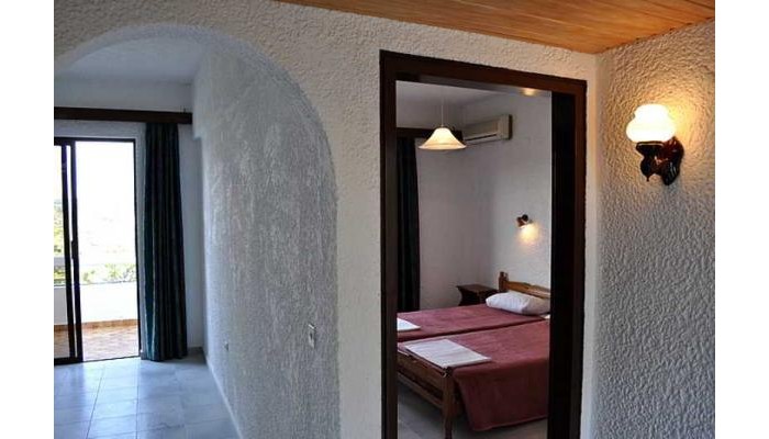 Hotel Karavos poza 2