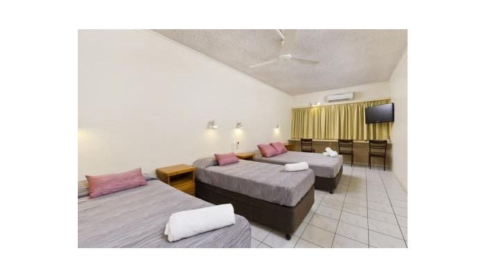 Hides Hotel Cairns poza 5