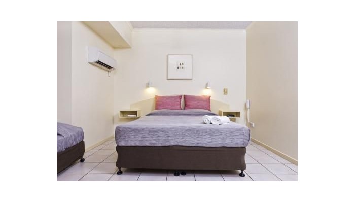 Hides Hotel Cairns poza 3