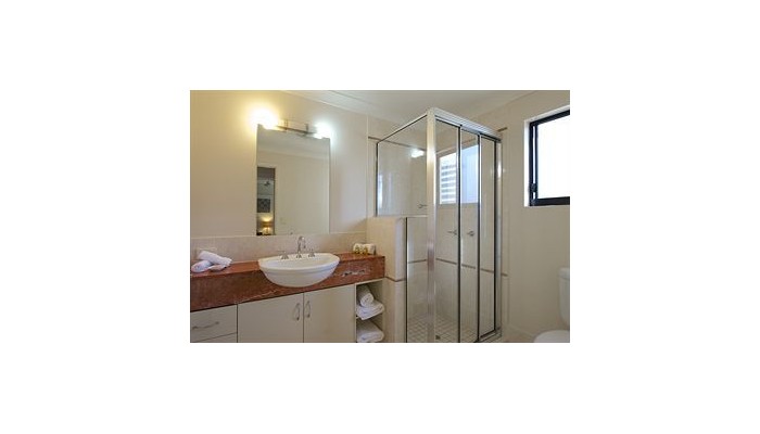 Jack & Newell Cairns Luxury Apartments poza 9