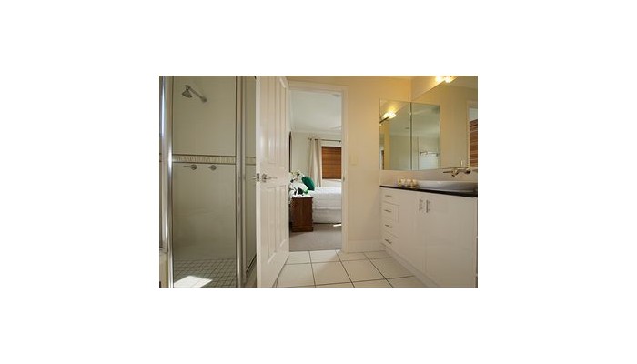 Jack & Newell Cairns Luxury Apartments poza 10