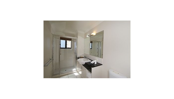 Jack & Newell Cairns Luxury Apartments poza 3