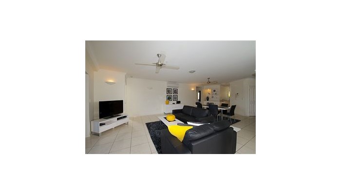 Jack & Newell Cairns Luxury Apartments poza 6