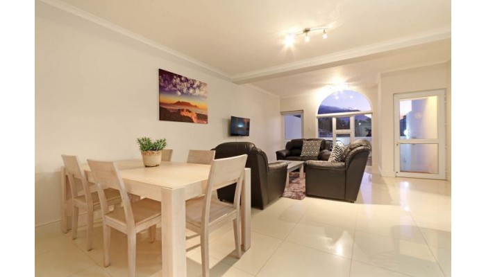 Camps Bay Beach Apartment poza 0