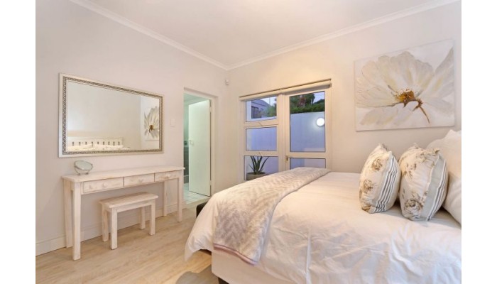 Camps Bay Beach Apartment poza 8