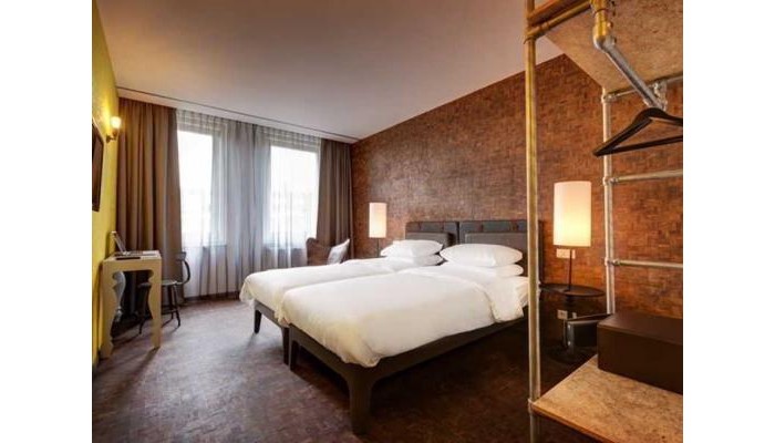 V Nesplein Hotel poza 7