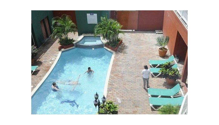 E M City Hotel poza 11