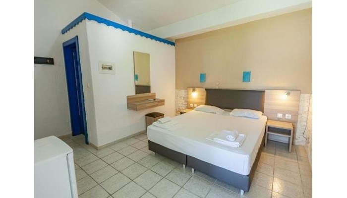 Tropical Hotel - Fourka poza 6