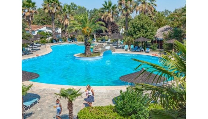 Tropical Hotel - Fourka poza 10