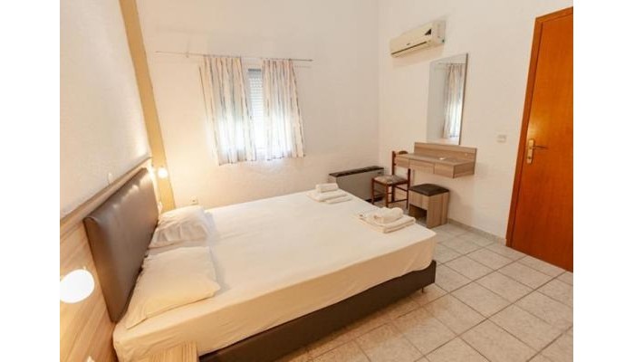 Tropical Hotel - Fourka poza 7