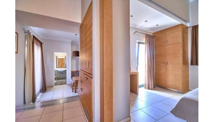 Silver Beach Hotel & Apartments poza 2