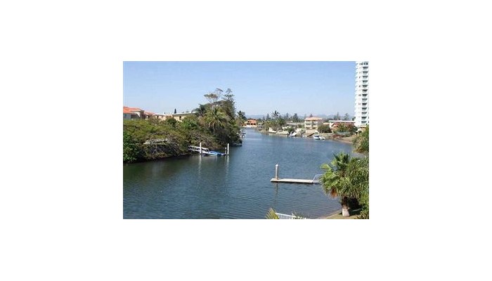 Surfers Riverside Apartments poza 7