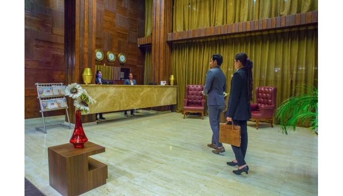 Hotel Ahuja Residency Parklane poza 0