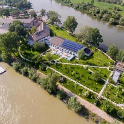 Imagine pentru Delta Dunarii Cazare - City Break Romania la hoteluri de 5* stele 2025