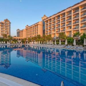 poza Lake River Side Hotel & Spa