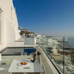 Imagine pentru Hotel Nefeles Luxury Suites Charter Avion - Insula Santorini 2024