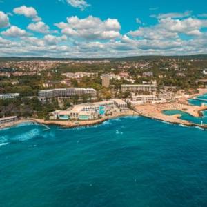 poza Hotel Astor Garden