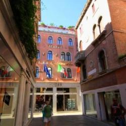 Imagine pentru A La Commedia Hotel Cazare - Litoral Venetia la hoteluri de 4* stele 2025