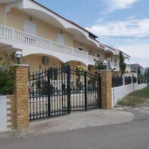 poza Hotel Varelis