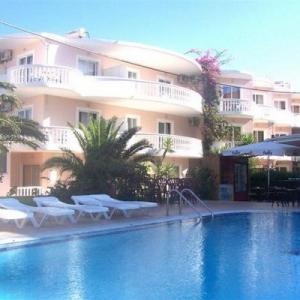 poza White Palace Studios