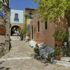 poza Arolithos Traditional Cretan Village