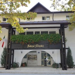 Imagine pentru Complex Turistic Cornul Vanatorului Cazare - Pitesti la hoteluri de 3* stele 2025