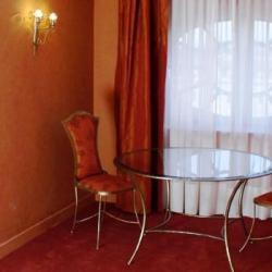 Imagine pentru Hotel Vulturul Negru Cazare - City Break Oradea la hoteluri de 4* stele 2024