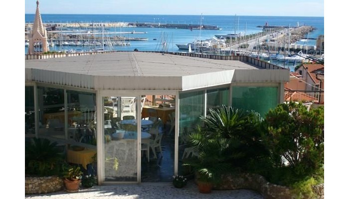 Hotel Robinia poza 0