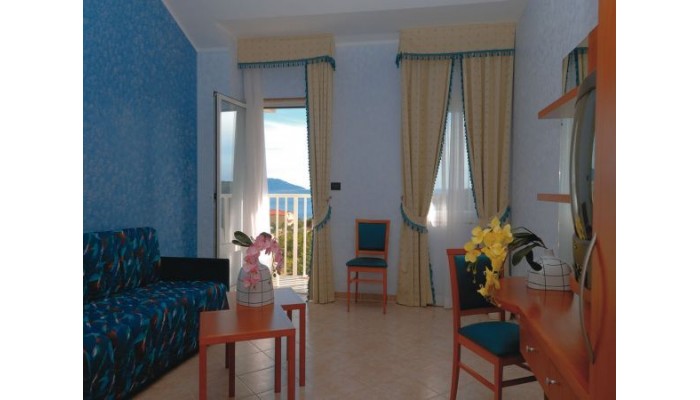 Hotel Zlatni Lav - Martinscica poza 19