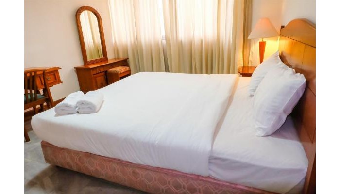 3 Bedrooms Luxury Senopati Scbd Apartment By Travelio poza 1