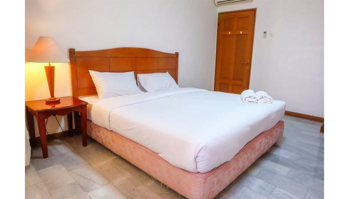 3 Bedrooms Luxury Senopati Scbd Apartment By Travelio poza 9