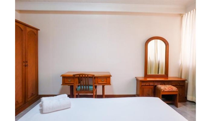 3 Bedrooms Luxury Senopati Scbd Apartment By Travelio poza 0