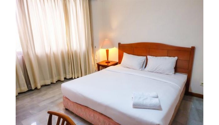 3 Bedrooms Luxury Senopati Scbd Apartment By Travelio poza 6
