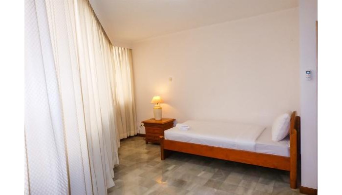 3 Bedrooms Luxury Senopati Scbd Apartment By Travelio poza 8