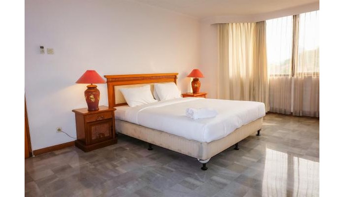 3 Bedrooms Luxury Senopati Scbd Apartment By Travelio poza 7