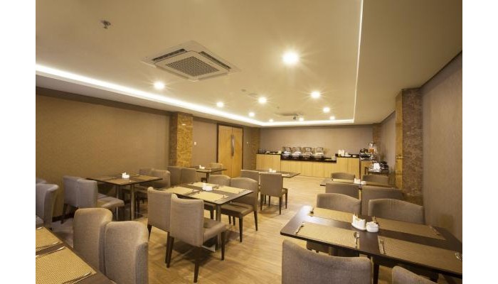 Verse Lite Hotel Pembangunan poza 8