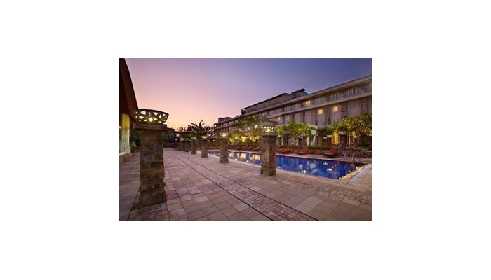 Hotel Santika Tmii poza 0