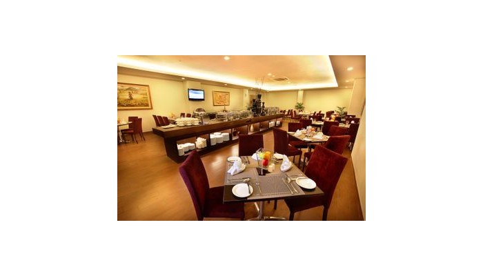 Hotel Gino Feruci Kebon Jati poza 9