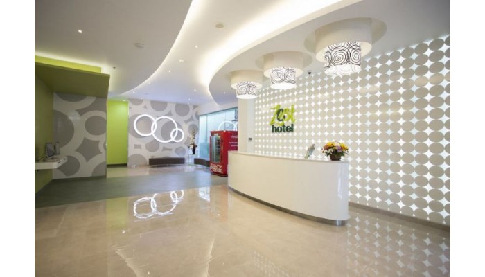 Yello Hotel Jemursari poza 3