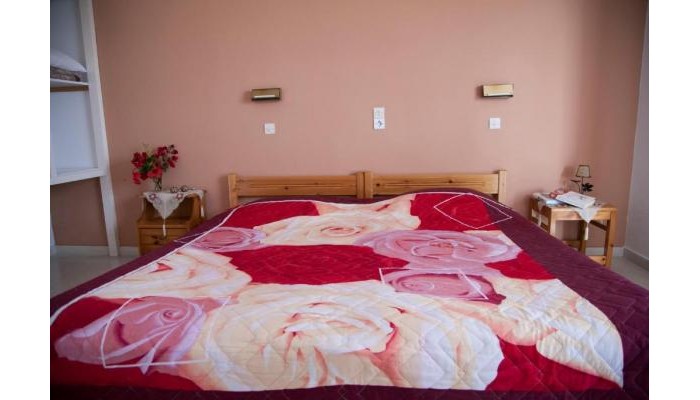 Manolis Studios poza 2