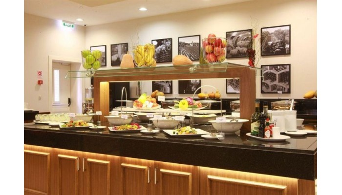 Radisson Blu Hotel Kyiv Podil poza 10