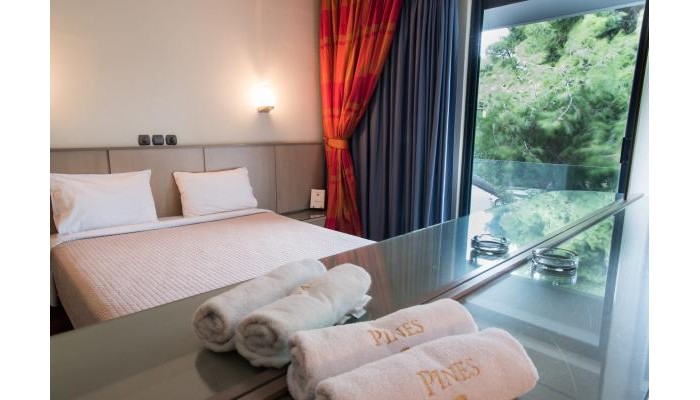 Pines Hotel poza 3